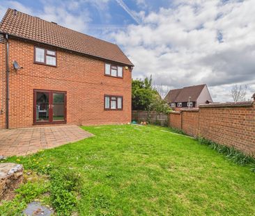 4 bedroom House in Newquay Drive, Reading - Photo 4