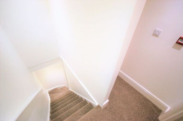House Share – Room 1, Stanningley Road, LS13 3QW - Photo 1