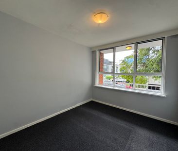 Comfortable & Conveniently Located Apartment - Photo 4