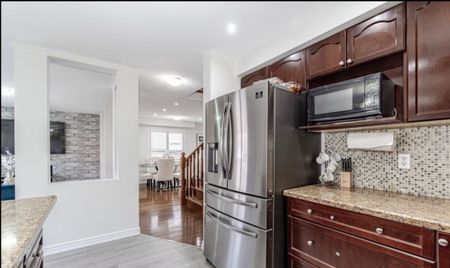 For Lease - 9 Roxton Crescent, Brampton, Ontario - Photo 5