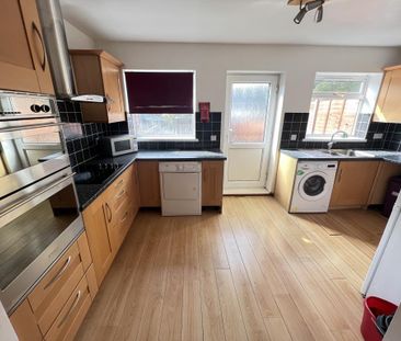 3 bedroom terraced house to rent - Photo 4