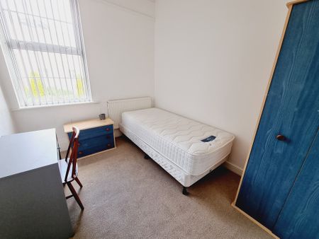 6 Bed Student Accommodation - Photo 5