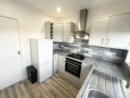 2 bedroom semi-detached bungalow to rent - Photo 5