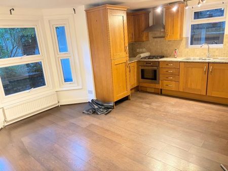 2 Bed Flat, Very Near Ealing Broadway Shopping C, W5 - Photo 3