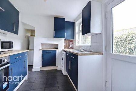 1 bedroom in a house share to rent - Photo 3