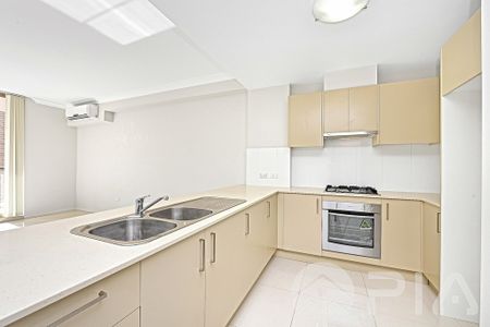 Two bedrooms apartment in Holroyd Garden park - Photo 5