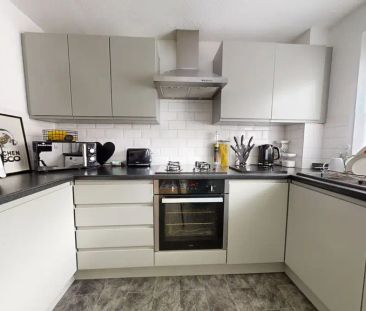 3 bedroom semi-detached house to rent - Photo 6