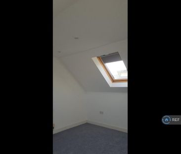 2 bedroom maisonette to rent - Photo 2