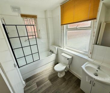 3 bedroom flat to rent - Photo 5