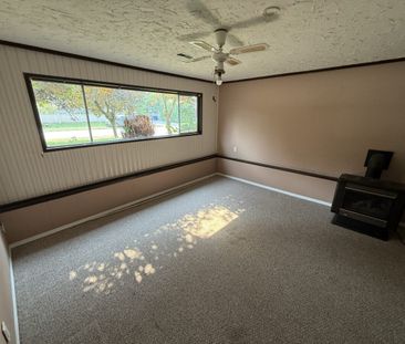 Spacious 4-Bedroom Home in Abbotsford - Photo 3