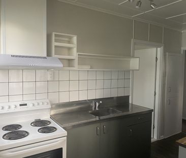 Tidy two bedroom on Tawa - Photo 2