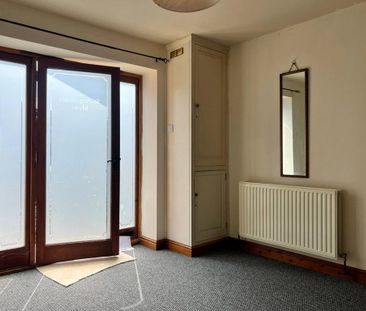 2 bedroom end of terrace house to rent - Photo 1