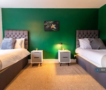 4 bedroom terraced house to rent - Photo 6