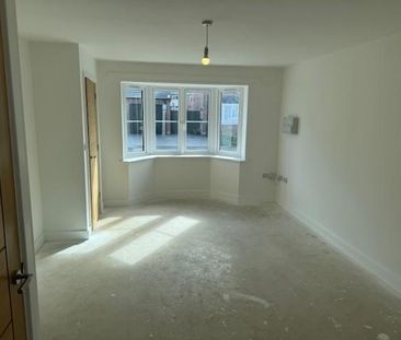 3 bedroom semi-detached house to rent - Photo 3