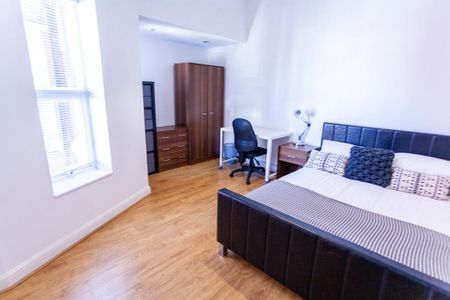 1 bedroom in a house share to rent - Photo 2