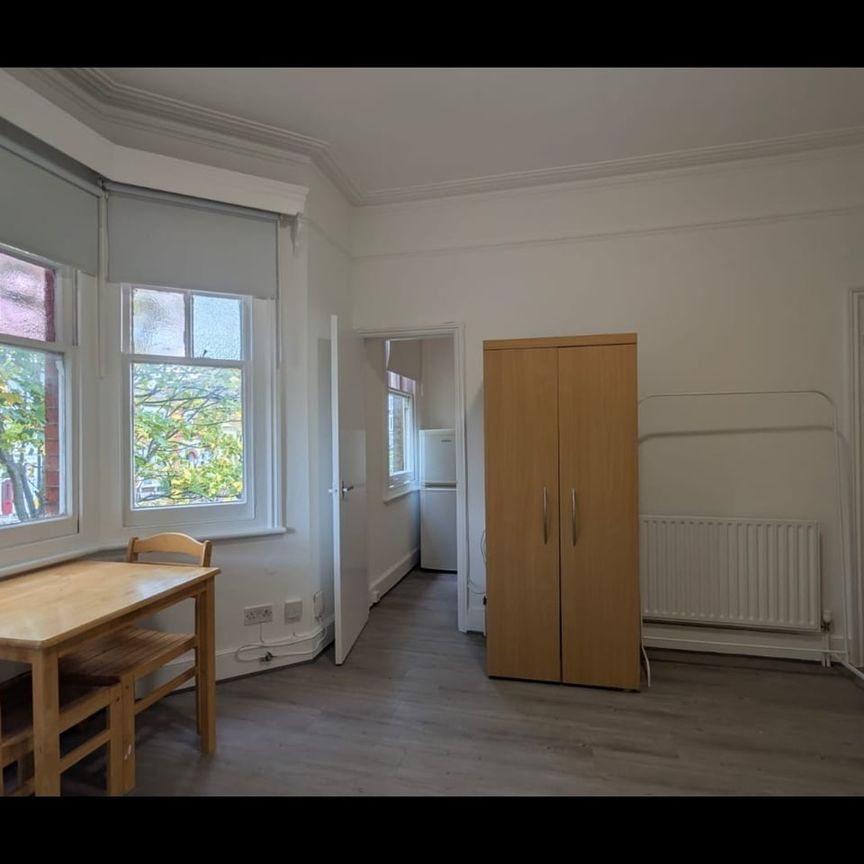Studio Flat, Ferme Park Road, N8 - Photo 1