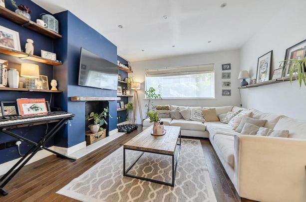 4 bedroom semi-detached house to rent - Photo 1