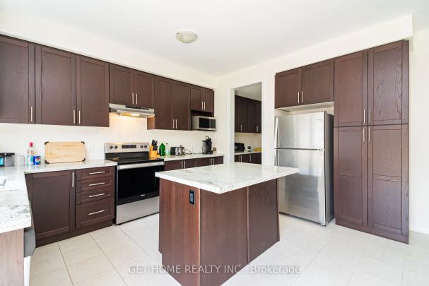 Detached Home For Lease | E9044678 - Photo 1