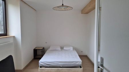 Location / Duplex - Photo 2