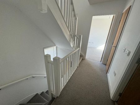 3 bedroom mews to rent - Photo 4