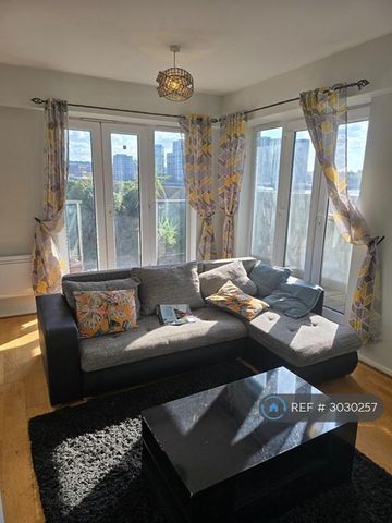 3 bedroom flat to rent - Photo 4