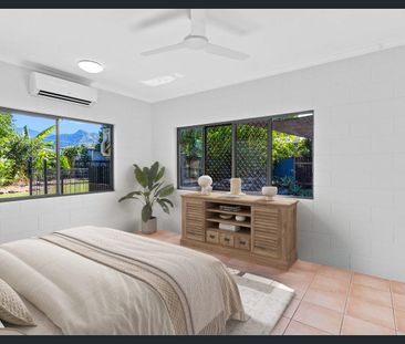 Large pool with large entertainment area & situated in a quiet cul-... - Photo 2