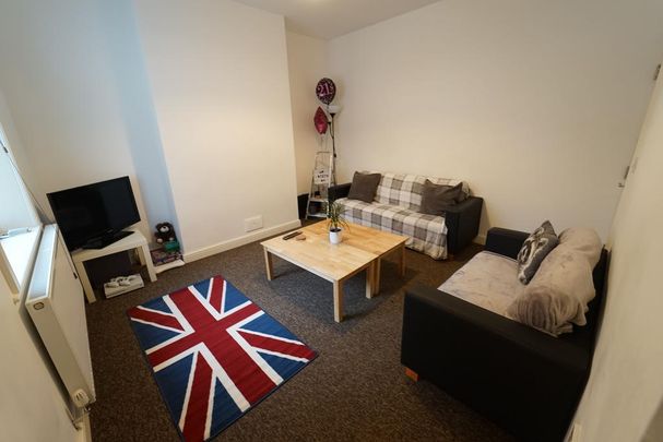 5 bedroom house to rent - Photo 1