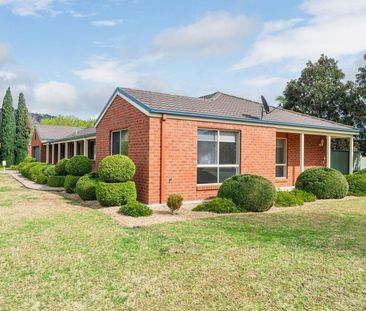 SOUGHT AFTER EAST ALBURY - Photo 5