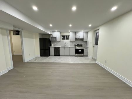 For Lease - 216 Wesmina Avenue, Whitchurch-Stouffville, Ontario - Photo 5