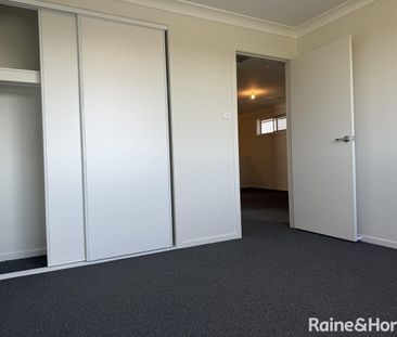 Upgraded near new 5 Bedroom house for rent - Photo 2
