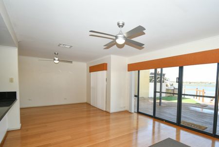 Spacious 4 Bedroom Home with Canal Views! - Photo 2