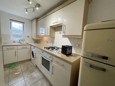 2 bedroom ground floor flat to rent - Photo 4