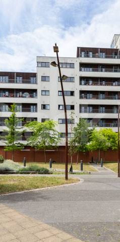 2 bedroom apartment seconds away from Caledonian road station inc all bills - Photo 1