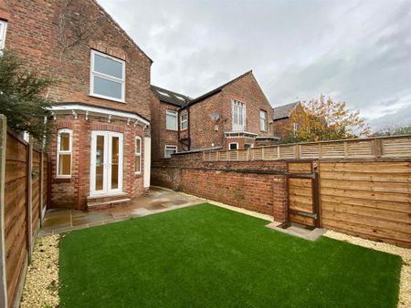 3 bedroom terraced house to rent - Photo 2