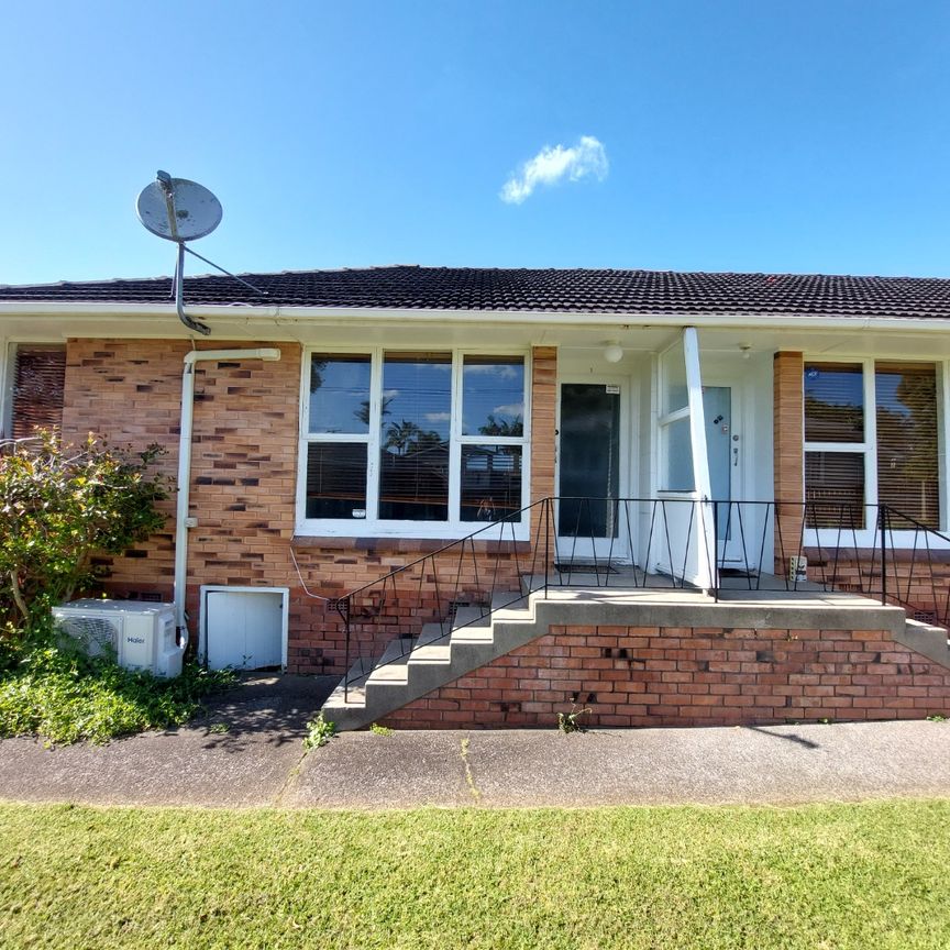 Sunny brick & tile - Photo 1