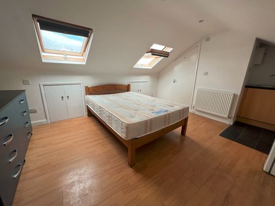 Studio Flat, Harrow Road, W10 - Photo 1