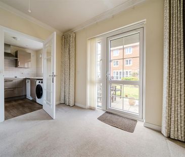 Hubert Lodge , Hythe, Southampton - Photo 2