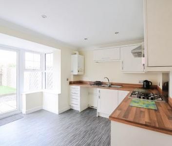 2 bedroom Semi-detached house To Let - Photo 6