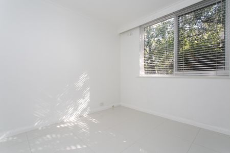 Bright Spacious Apartment Close To Everything! - Photo 3