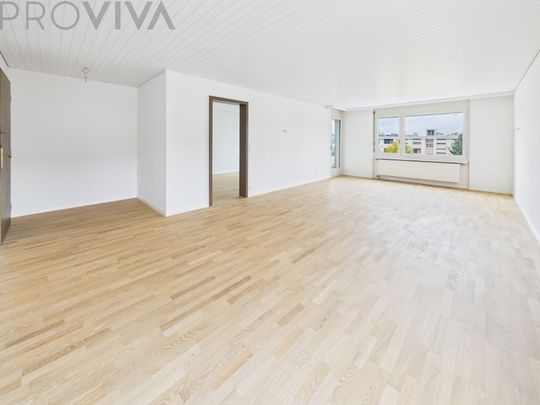 Mit vielen Extras wie Hallenbad, Sauna, Partyraum und Turnhalle - Foto 1