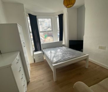 3 Bedroom Semi-Detached House - Photo 6