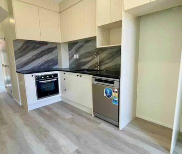 Marvelous in Mangere! - Photo 3