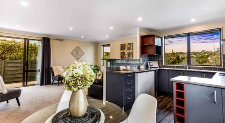 West Harbour 3 bed, 1 bath - Photo 4