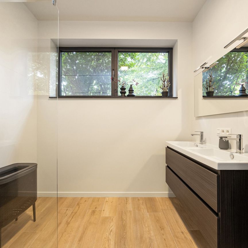 APPARTEMENT OP WANDELAFSTAND VAN HET CENTRUM - Photo 1