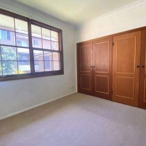 Three Bedroom Townhouse - Photo 3