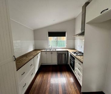 CLOSE TO THE HOSPITAL - CUTE COTTAGE - Photo 4