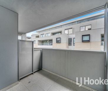 Spacious Unfurnished Two-Bedroom Apartment with Resort-Style Facilities - Photo 3