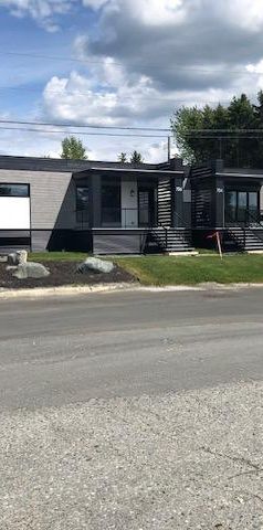 3 1/2 - 2 1/2 tout inclus disponible Amos - Photo 1