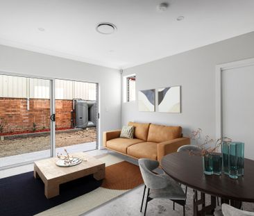 THREE BEDROOM TOWNHOUSE - Photo 5