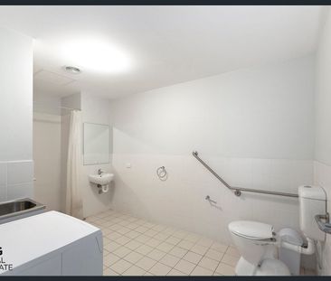 FULLY FURNISHED APARTMENT! CITY LIVING! - Photo 6